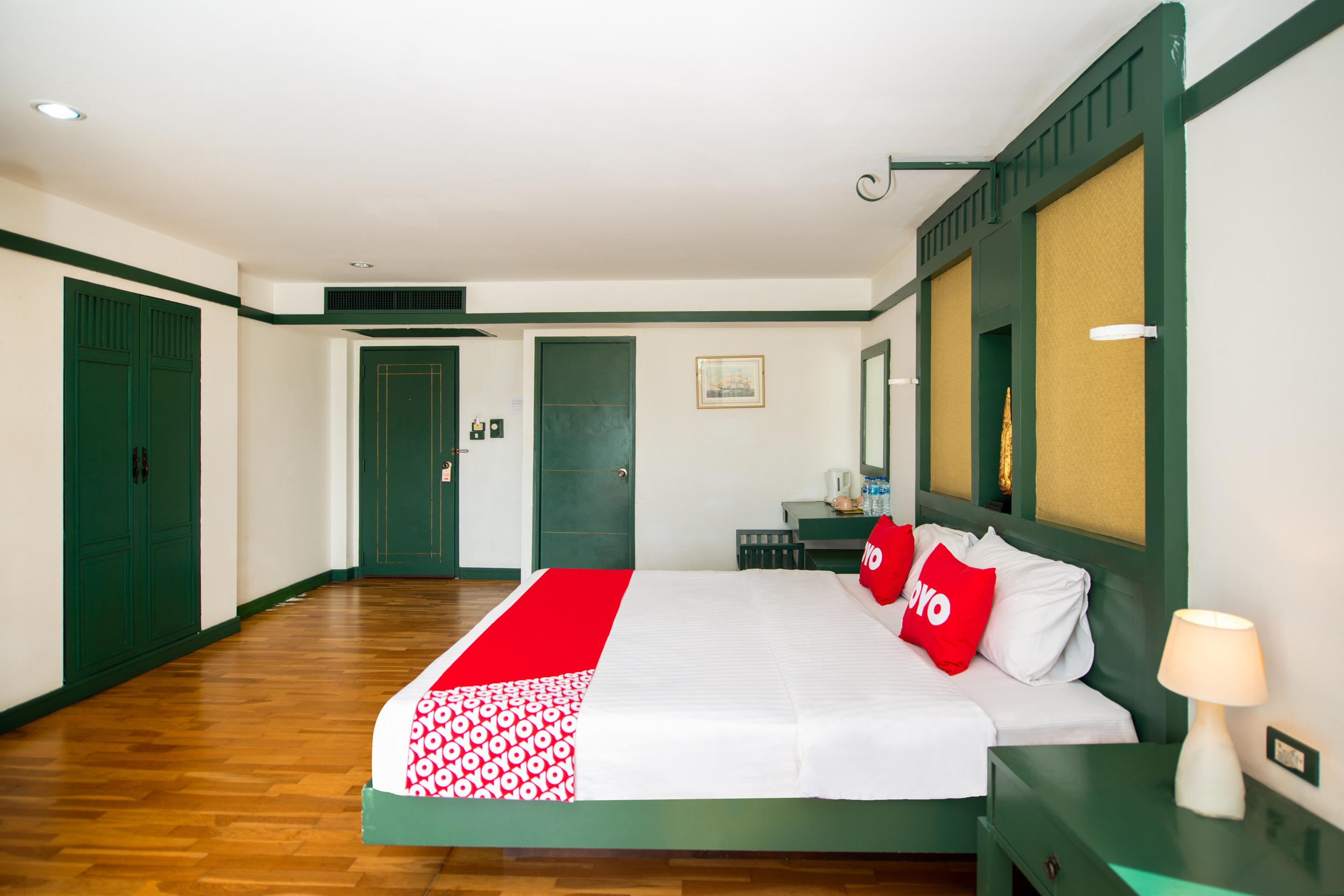 Oyo 255 The Ocean Hotel Patong Exterior photo