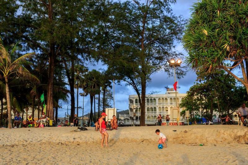 Oyo 255 The Ocean Hotel Patong Exterior photo